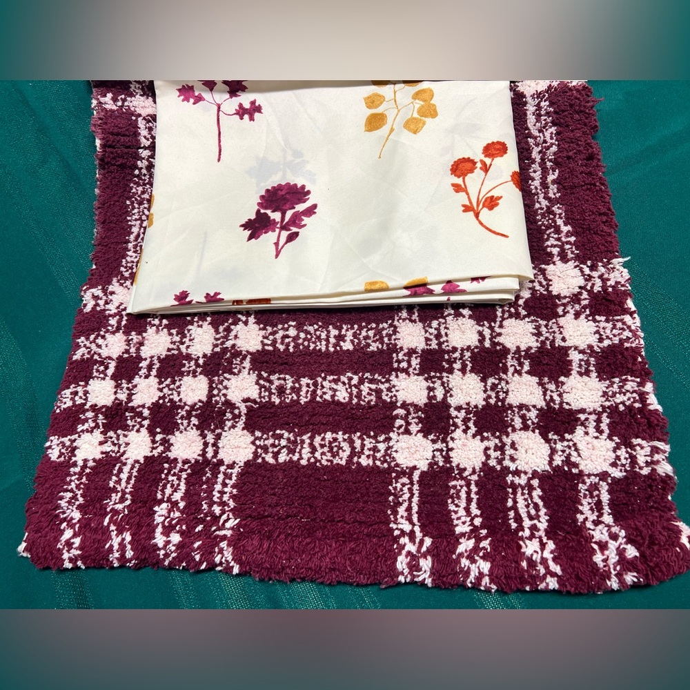 Shower curtain and mat and Bath Towel bundle - Picture 6 of 10